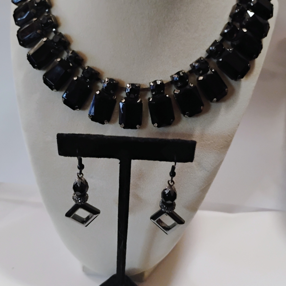 Elegant Black Jewelry Set